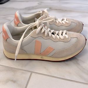Veja sneakers Río Branco in pink and off white